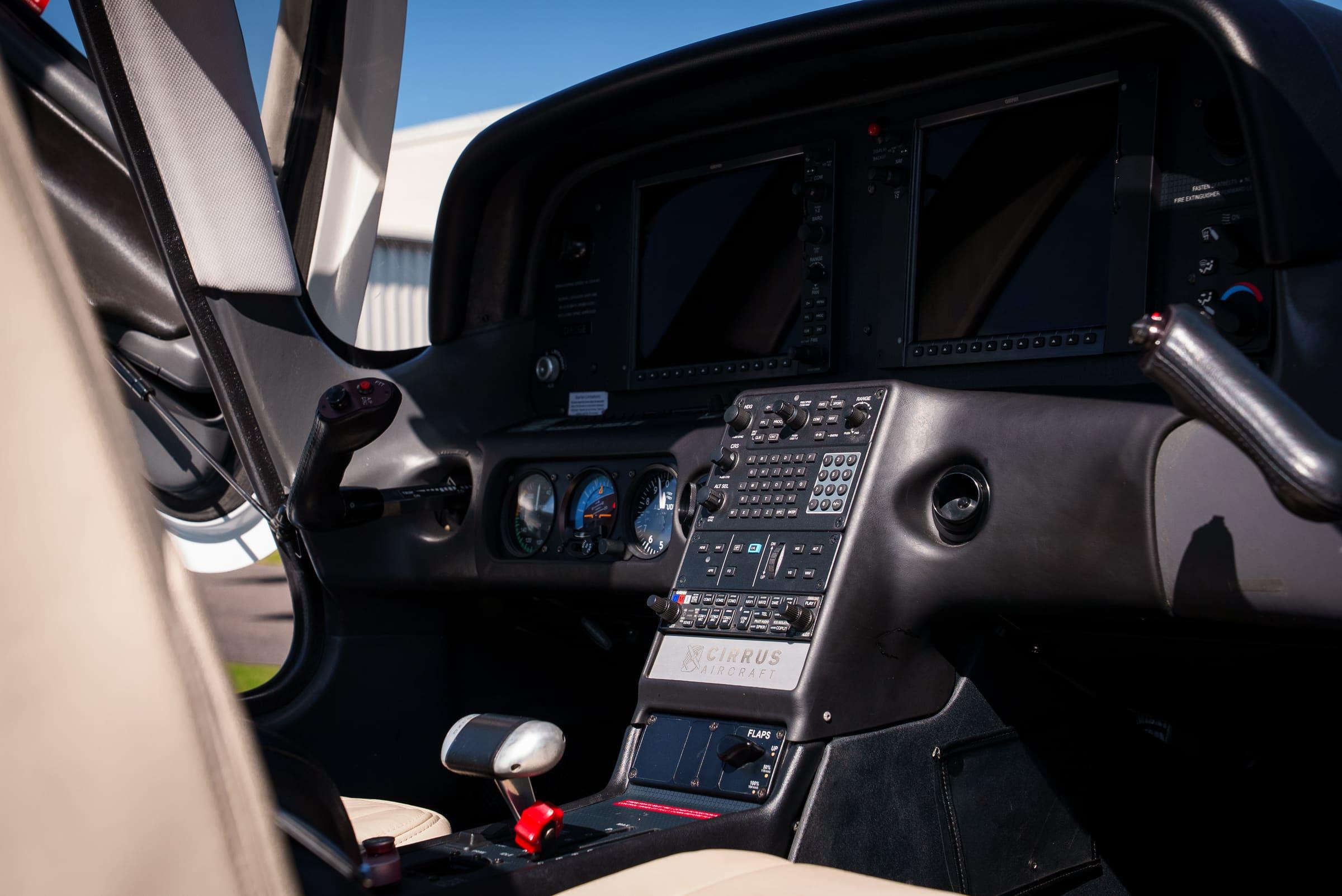Cirrus SR20 Cockpit mit Garmin Perspective Avionik