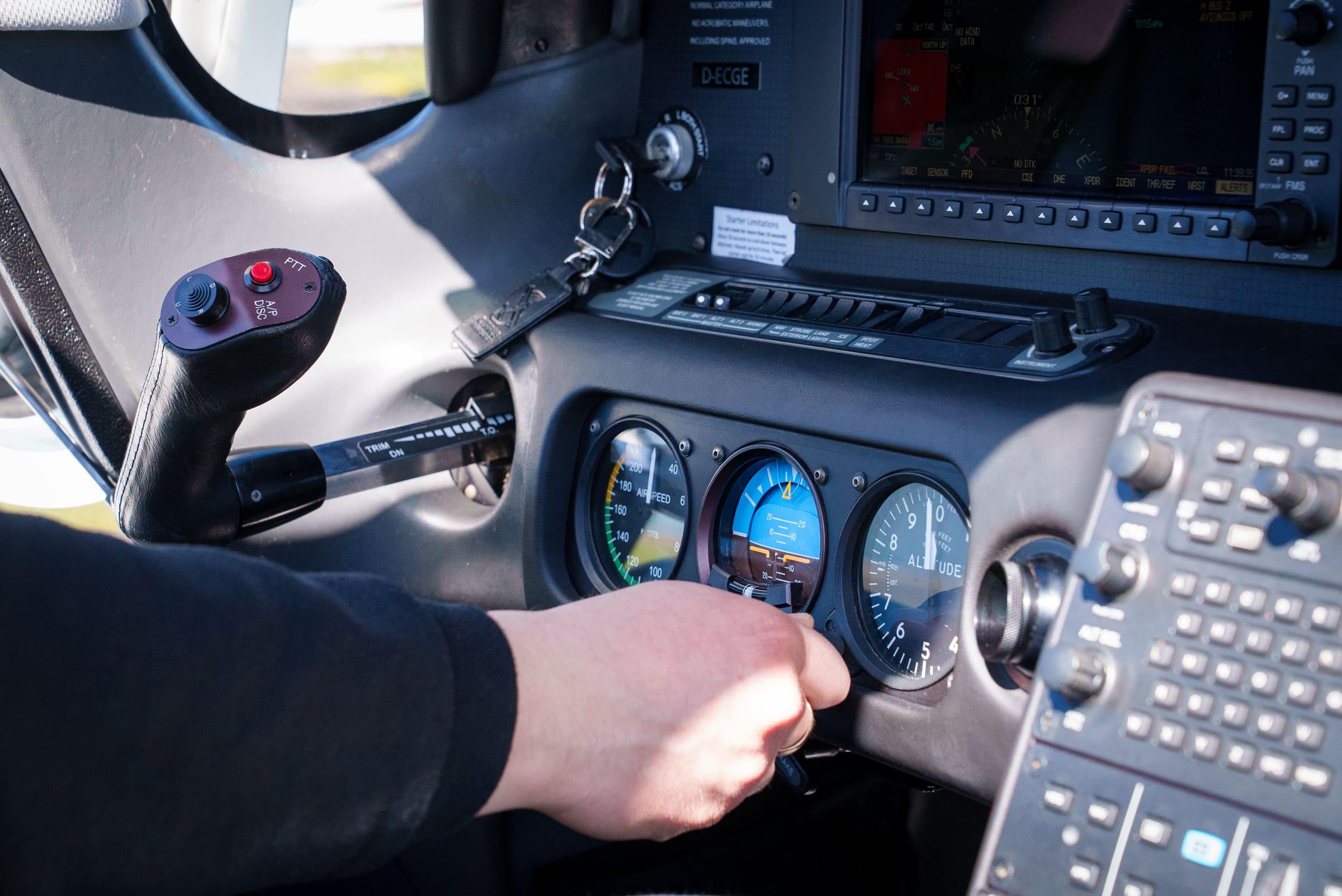 Cockpit einer Cirrus SR20 mit Garmin Perspective – Advanced Aviation Training