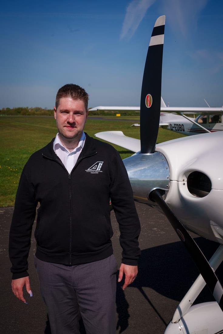 Simon Lübke, Advanced Aviation Training